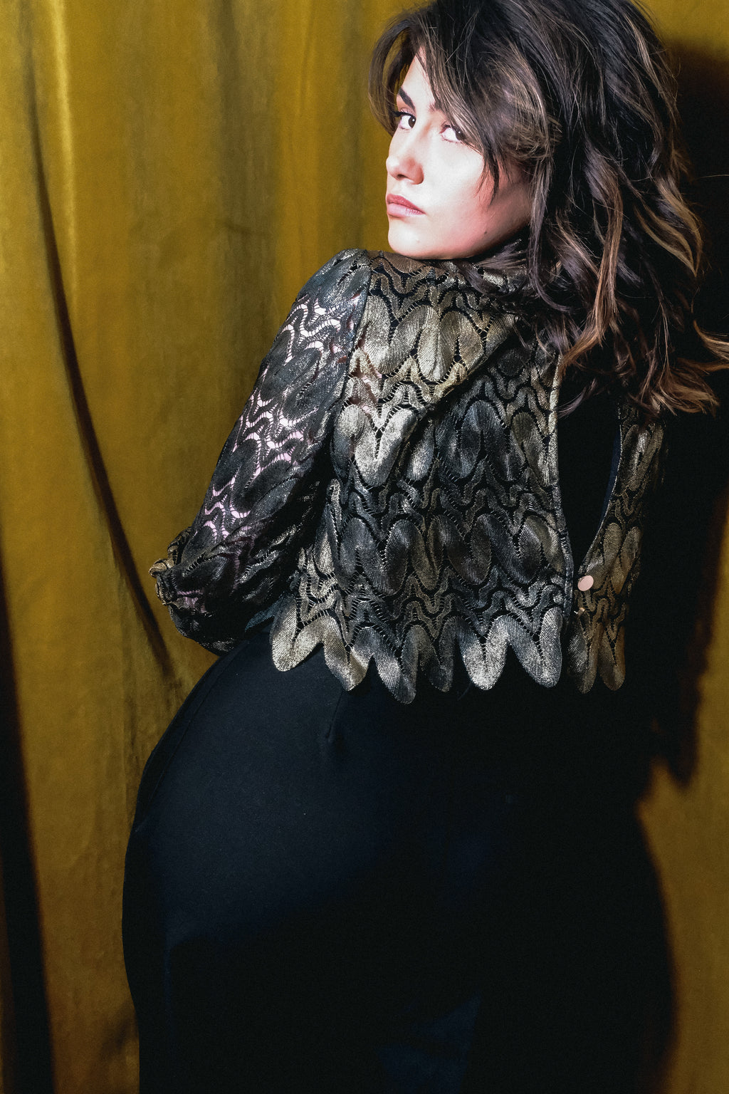 L/S Gold & Black lace cropped top